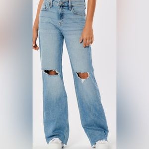 Hollister high-rise vintage baggy jeans
Size 25W & 32L
Bought for $80
Asking $60